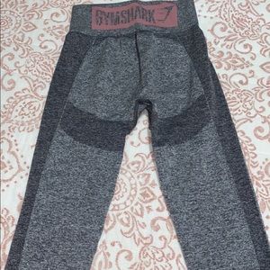 Gym shark leggings